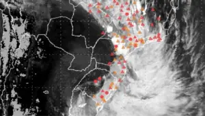 Agências monitoram rota após chuvas e mortes