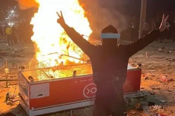 Irã entra em dias de caos com protestos, mortes e repressão nas ruas