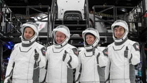 Evacuação médica inédita antecipa retorno de astronautas da ISS