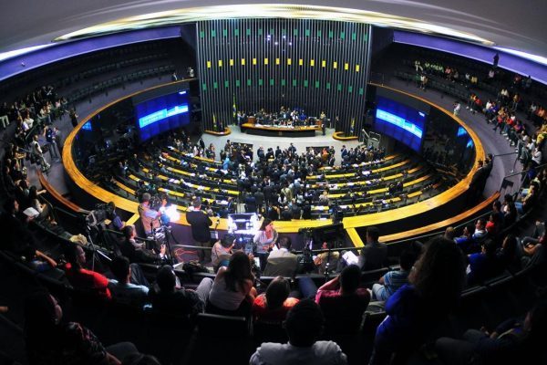Deputados usam R$ 223 milhões da cota em 2025 e propaganda lidera gastos