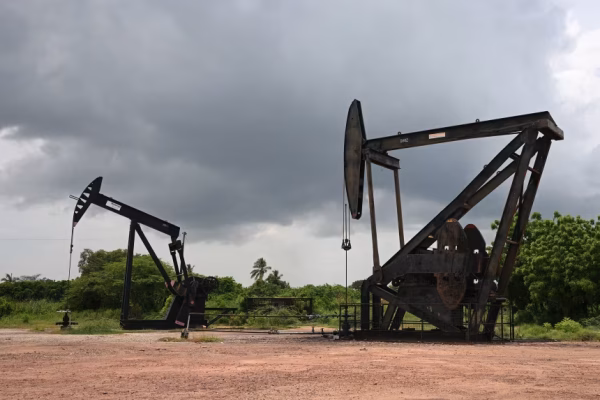 Trump diz que Venezuela vai entregar até 50 milhões de barris de petróleo aos EUA