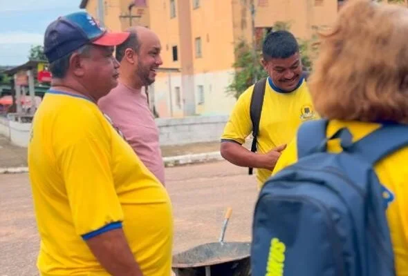 Vereador Wanoel Martins acompanha limpeza no Triângulo