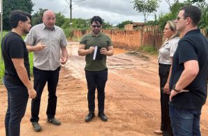 Gedeão Negreiros acompanha situação da Rua União no São Francisco