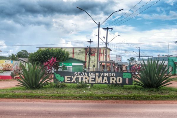 Vereador Gedeão Negreiros solicita melhorias para ruas de Extrema