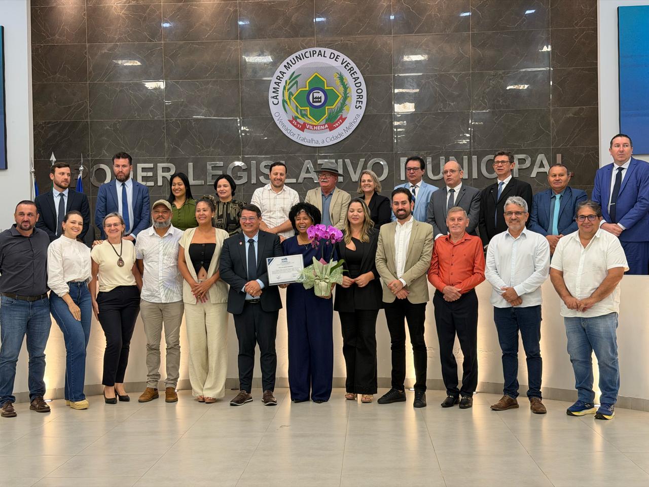 www.deixaeutefalar.com.br Sílvia Cristina recebe o título de cidadã honorária de Vilhena