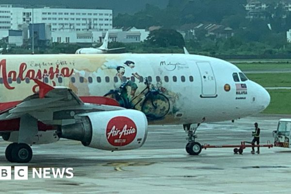 Artista processa AirAsia por uso indevido de mural em avião