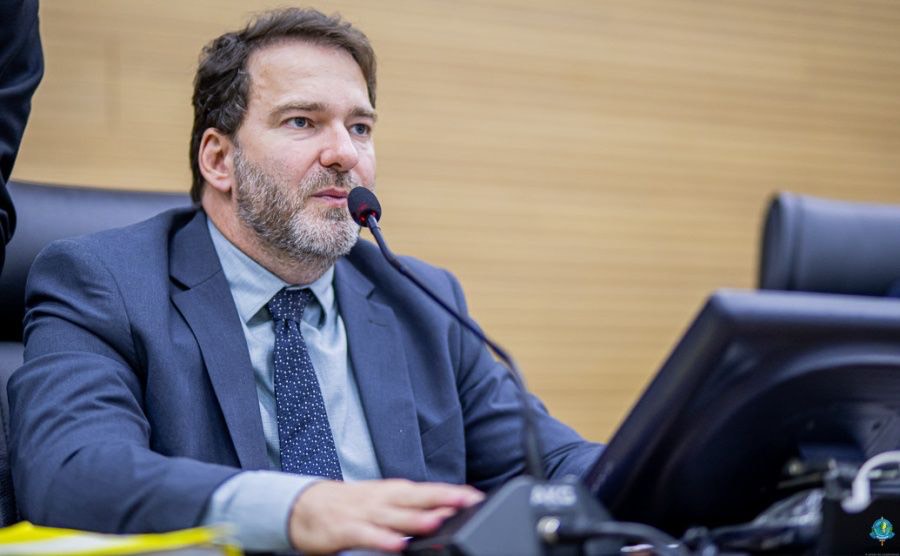 www.deixaeutefalar.com.br É fake news que Alex Redano responde ação do MP sobre associação; decisão judicial inocentou deputado