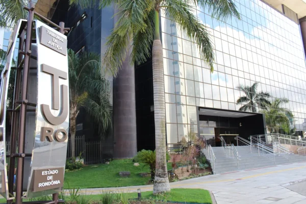 TJRO demite juiz substituto por negligência no exercício do cargo TJRO demite juiz substituto por negligência no exercício do cargo