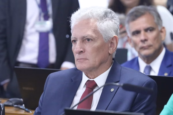 Rogério Correia publica retratação após decisão judicial Rogério Correia publica retratação após decisão judicial