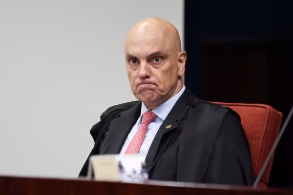 Moraes manda prender contador suspeito de quebra de sigilo fiscal de autoridades