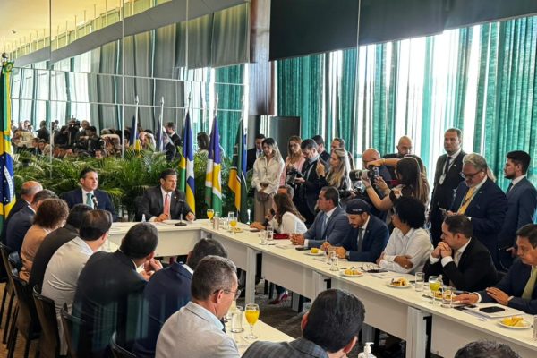 Sílvia Cristina destaca o envio da PEC 47 da transposição à CCJ da Câmara dos Deputados