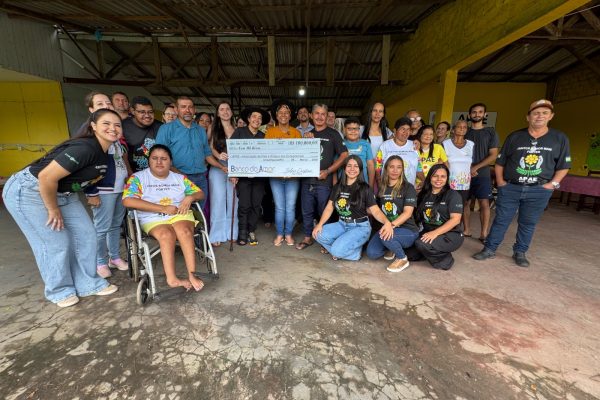 Chupinguaia: Sílvia Cristina anuncia R$ 770 mil para a saúde e participa da entrega de R$ 100 mil para a Apae