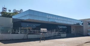 www.deixaeutefalar.com.br Câmara reduz auxílio-alimentação de servidores de R$ 500 para R$ 100