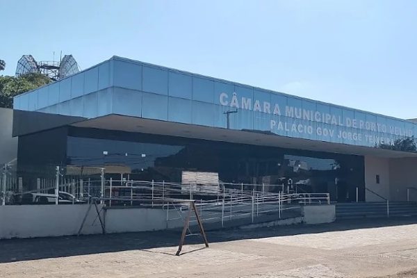 Câmara reduz auxílio-alimentação de servidores de R$ 500 para R$ 100 Câmara reduz auxílio-alimentação de servidores de R$ 500 para R$ 100