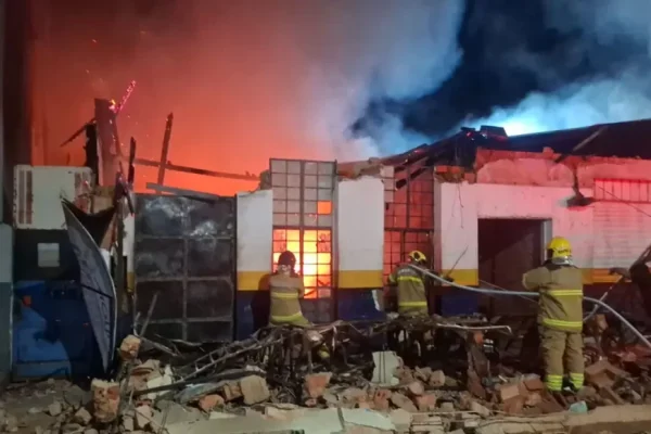 Porto Velho: Incêndio destrói oficina de motos na região central