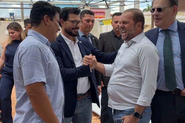 Cirone Deiró acompanha obras da nova rodoviária de Cacoal