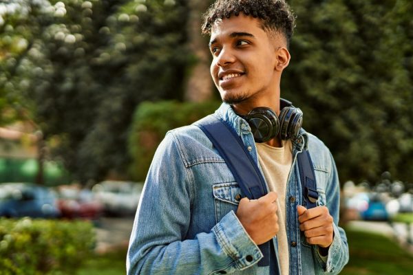 Lei 10.097/2000: Congresso discute mudanças que podem reduzir até 500 mil vagas de jovens aprendizes no país