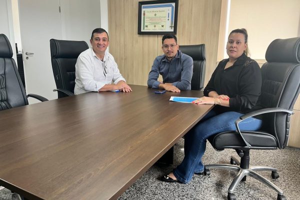 Cleiton Roque, chefe de gabinete do deputado Laerte Gomes, recebe vereador Igor para tratar de demandas de Costa Marques Cleiton Roque, chefe de gabinete do deputado Laerte Gomes, recebe vereador Igor para tratar de demandas de Costa Marques