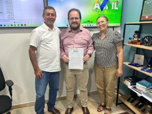 Deputado Laerte Gomes e vereadora Nadja Lagares levam demanda sobre abastecimento de água em Espigão do Oeste à Caerd