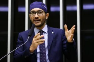 Deputado Fernando Máximo destaca projetos aprovados e homenageia nova comandante dos Bombeiros em Rondônia