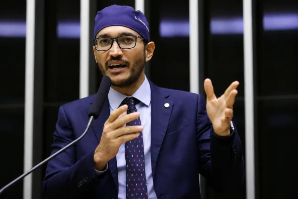 Deputado Fernando Máximo destaca projetos aprovados e homenageia nova comandante dos Bombeiros em Rondônia
