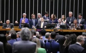 Congresso derruba veto e muda cálculo de pena que pode reduzir tempo de progressão de Bolsonaro
