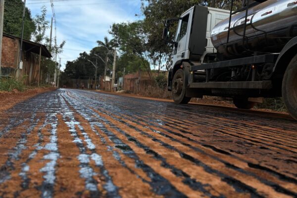 Gedeão Negreiros destaca avanço nas obras e asfalto do Porto Cristo entra na reta final