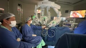 Laerte Gomes viabiliza cirurgia robótica histórica no Hospital de Amor