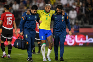 Corte de Wesley abre buraco na lateral direita da Seleção a uma semana da estreia