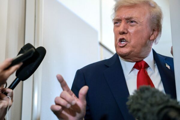Trump bane CNN, MSNBC e Politico da Casa Branca