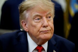 Trump tem aprovação de 32%, a menor de sua carreira política