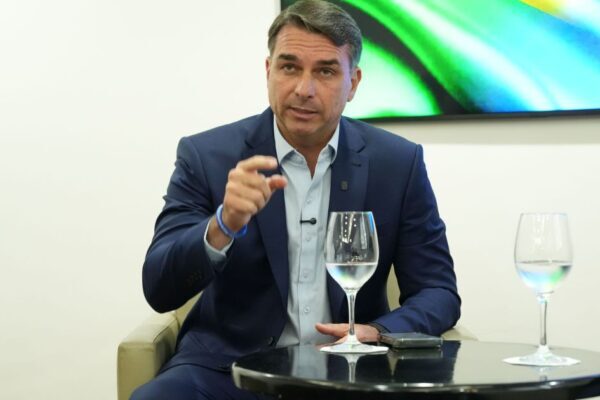 Boato sobre padroeira pressiona Flávio e beneficia PT no Amapá