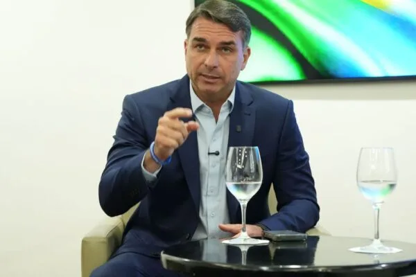 Boato sobre padroeira pressiona Flávio e beneficia PT no Amapá