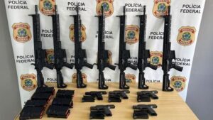 PF apreende fuzis em operação contra fraudes em registro de armas no RJ