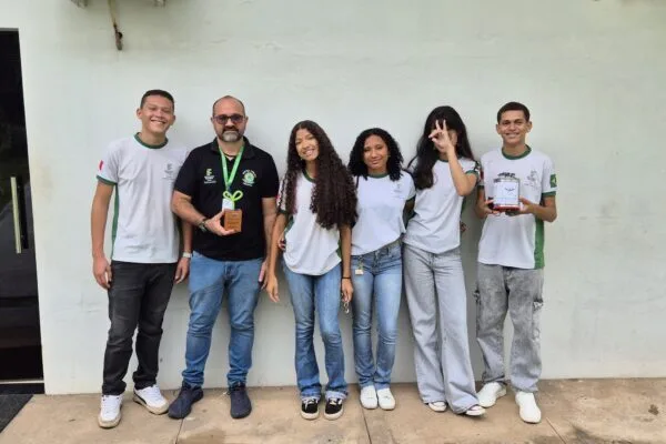 Alunos do IFPA vencem prêmio nacional com armadilha de R$ 20