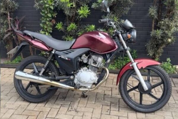 Motocicleta é furtada enquanto dono trabalhava em Apucarana
