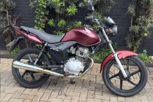 Motocicleta é furtada enquanto dono trabalhava em Apucarana