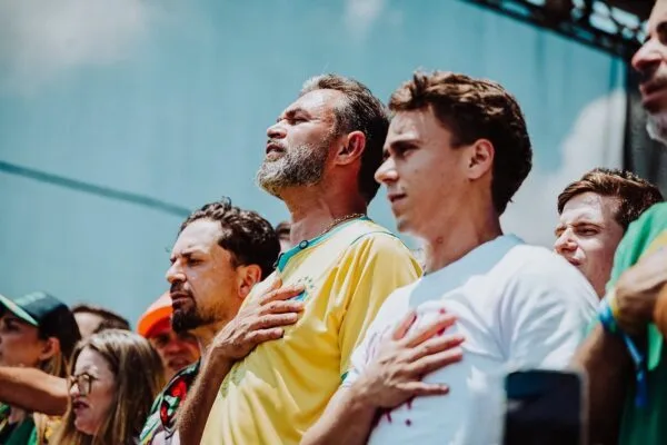 Bruno Scheid e Nikolas Ferreira comandam “Fora Moraes” diante de multidão em Ji-Paraná: “Rondônia é de direita”