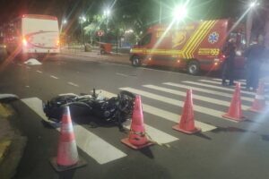 www.deixaeutefalar.com.br Adolescente morre em colisão entre moto e ônibus em Campo Grande