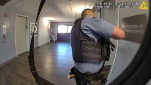 www.deixaeutefalar.com.br Câmera corporal registra tiroteio que matou 2 em Minneapolis