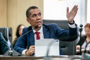 Luis Fernando destaca atuação na pandemia e defende responsabilidade com as contas públicas para cuidar das pessoas Luis Fernando destaca atuação na pandemia e defende responsabilidade com as contas públicas para cuidar das pessoas