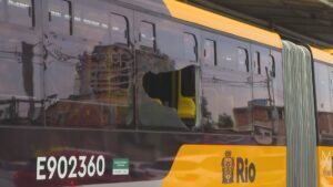 Passageiro morre baleado dentro de ônibus do BRT em Jacarepaguá