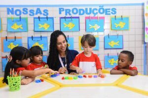www.deixaeutefalar.com.br Pesquisa aponta que transição ao Ensino Médio afeta saúde mental