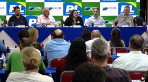 www.deixaeutefalar.com.br Maria do Carmo apresenta propostas ao comércio de Manaus