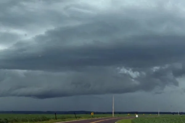 Inmet emite alerta de tempestade para 340 cidades do Paraná