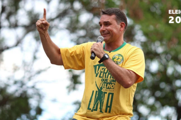 Flávio confirma presença em debate na Globo; Lula segue indefinido
