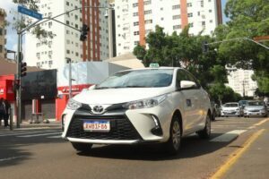 www.deixaeutefalar.com.br Campo Grande autoriza caminhonetes e carros de luxo como táxi