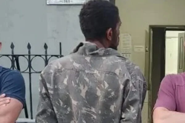 Dupla presa por estupro após invadir casa no Sudoeste do Piauí Dupla presa por estupro após invadir casa no Sudoeste do Piauí