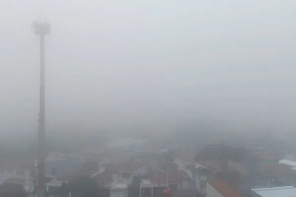 SP amanhece com nevoeiro e temperatura pode chegar a 30°C