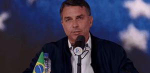 www.deixaeutefalar.com.br Campanha de Flávio Bolsonaro critica decisão de Dino sobre Nossa Senhora